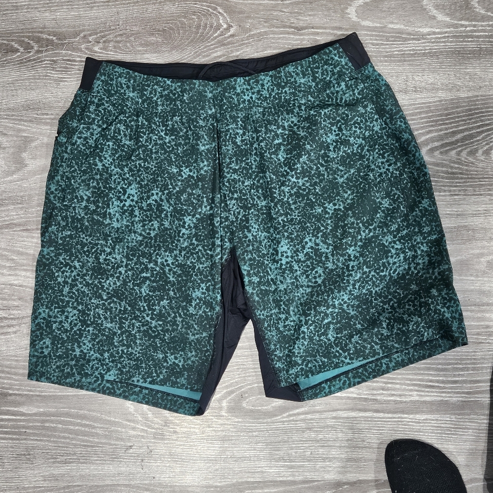 Mens Lululemon THE short. Like New Xxl, Slim Fit